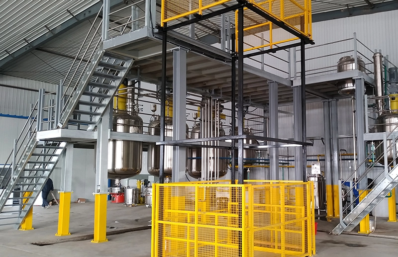 Komplette Produktionslinie f&uuml;r wasserbasierte Industriefarben
