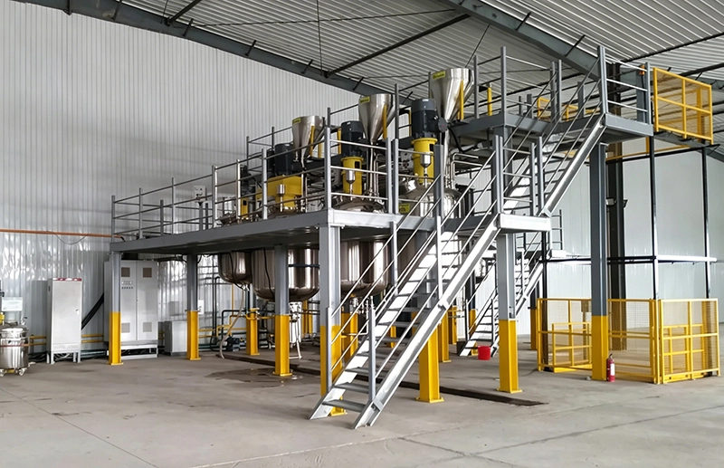 Komplette Produktionslinie f&uuml;r wasserbasierte Industriefarben