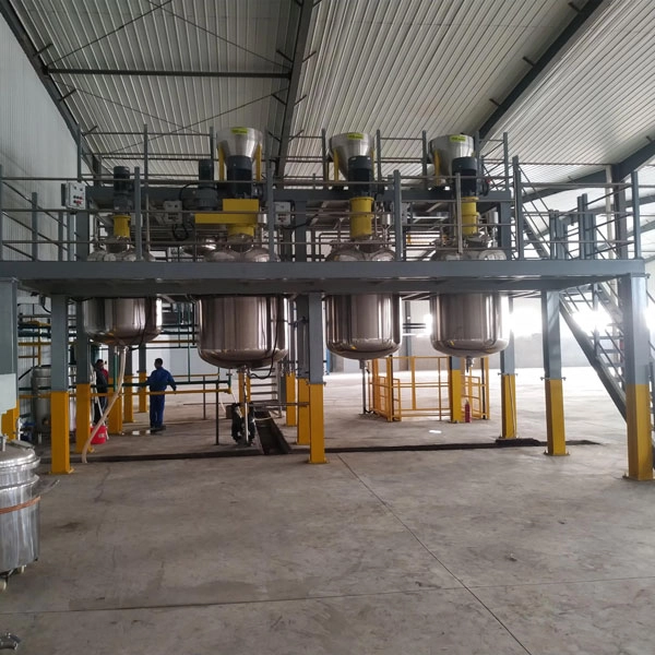 Komplette Produktionslinie f&uuml;r wasserbasierte Industriefarben